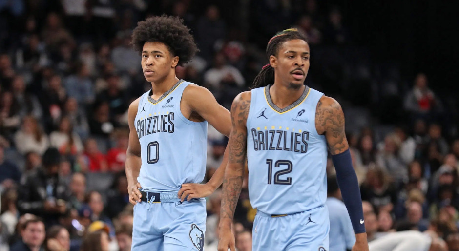 中外球员对待球迷的态度差距真大！（中外球员对球迷态度差异明显）