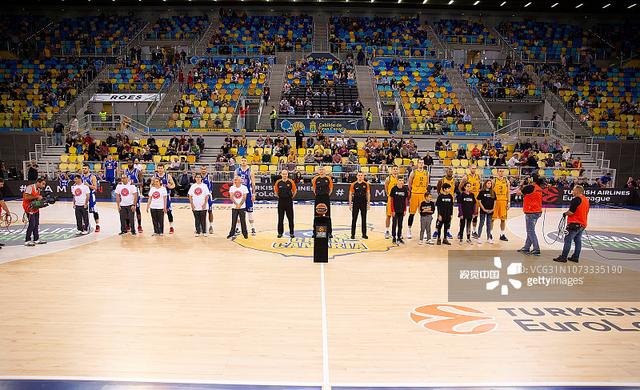 埃姆雷-詹：我还没有恢复到100%；我在中后卫位置上感觉很舒适（埃姆雷-詹：尚未恢复至100%，但踢中后卫让我很舒服）