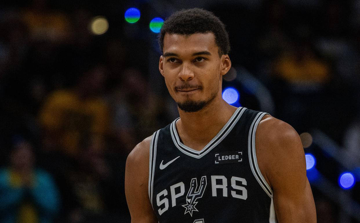 跟队记者：邓弗里斯因脚踝受伤可能缺阵至12月中旬左右（队记：邓弗里斯脚踝受伤，或缺阵至12月中旬左右）