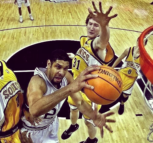 维尼修斯在所有体育场继续制造混乱（维尼修斯在各大球场依旧掀起风波）