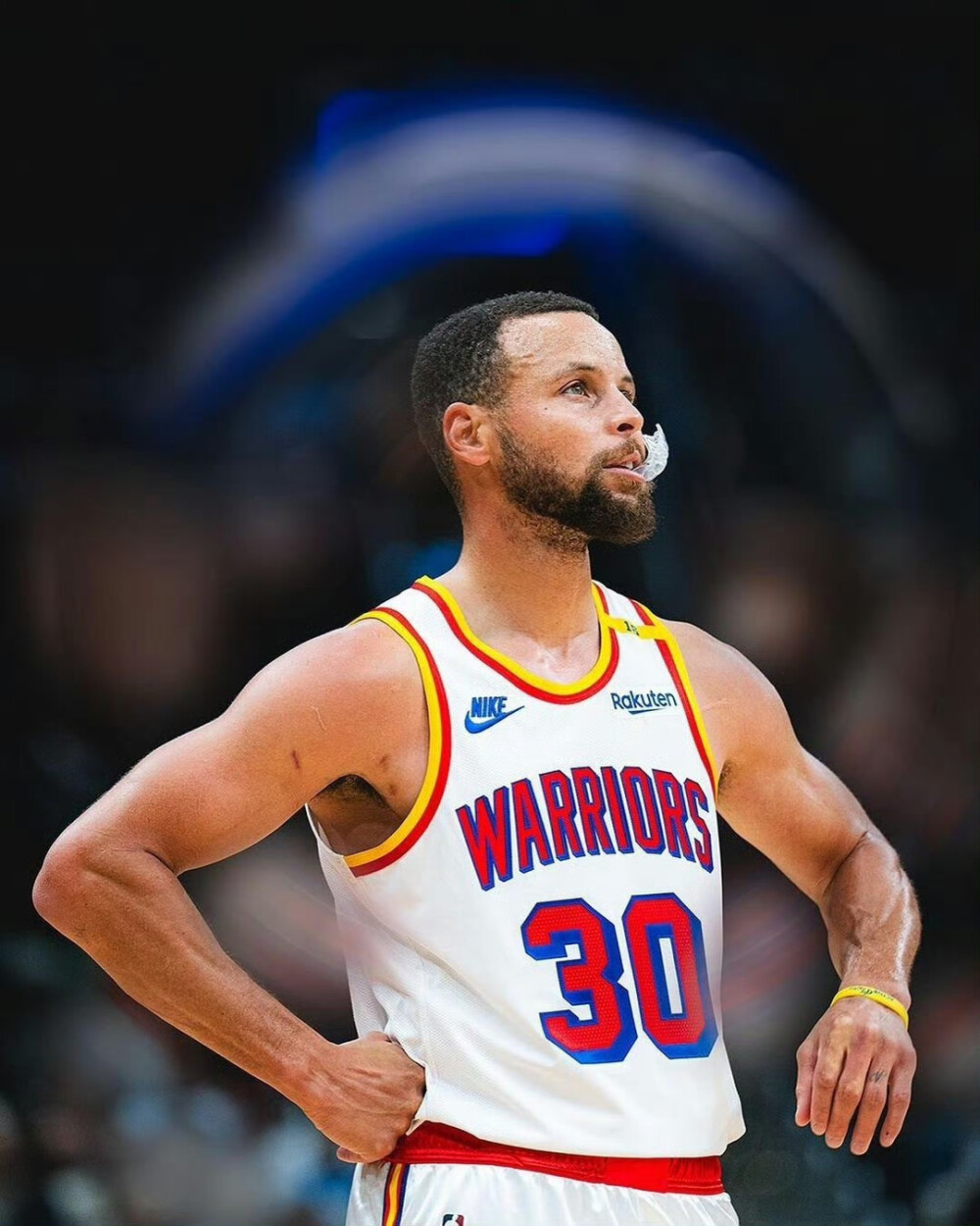 官方：多特与34岁第二门将亚历山大-迈尔续约至2027年（多特官宣：34岁替补门将亚历山大-迈尔续约，合同至2027年）