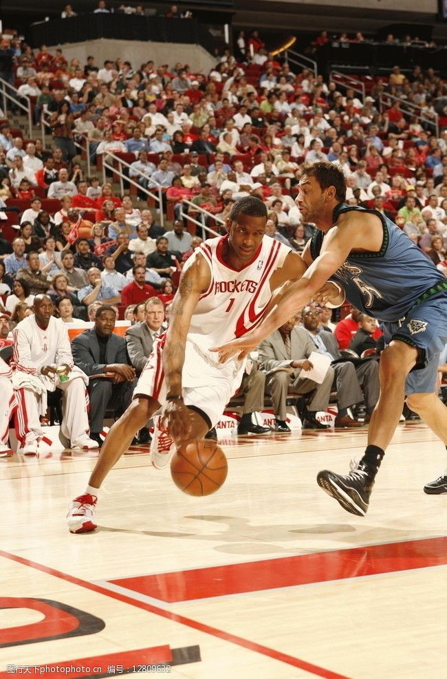 巴萨小将亚马尔父亲在贝蒂斯球迷区庆祝被带离（巴萨新星亚马尔之父在贝蒂斯球迷区庆祝后被带离）