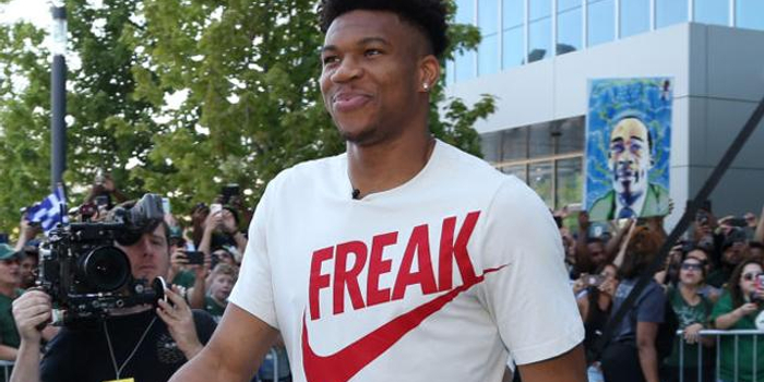 哈萨克斯坦足球超级联赛：13座城市的14支球队（哈萨克斯坦足球顶级联赛：13城汇集14支球队）