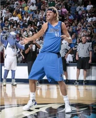 欧冠半场：科纳特进球被吹，蓝黑军伤2将，国米0-0利物浦（欧冠半场：科纳特进球被判无效，蓝黑军团伤退两人，国米0-0利物浦）