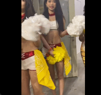 德天空：那不勒斯想签弗赖堡中场曼赞比顶替受伤的德布劳内（德天空：那不勒斯考虑签下弗赖堡中场曼赞比，顶替伤缺的德布劳内）