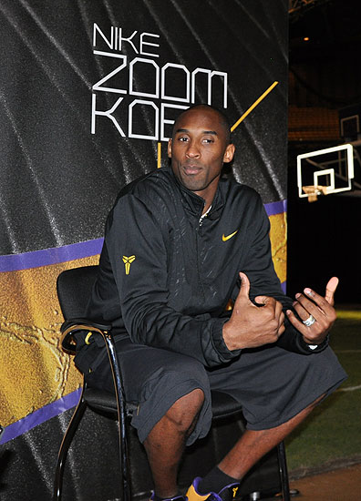 NBA球队战术解析：雄鹿防守策略调整,（雄鹿防守变阵：NBA战术深度解读）