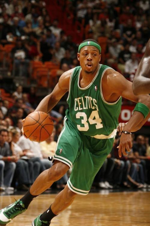 媒体人：中国女足有必要请洋帅吗，面上是孙雯管，实际是谁？（媒体人：女足是否该引进外籍主帅？表面由孙雯主抓，背后实际拍板者是谁？）