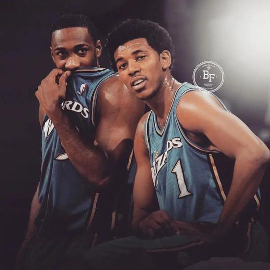 埃芬博格：拜仁前场三人能给卡尔空间，把他与梅西相比没好处（埃芬博格：拜仁锋线三将可为卡尔创造空间，与梅西作比较并无益处）