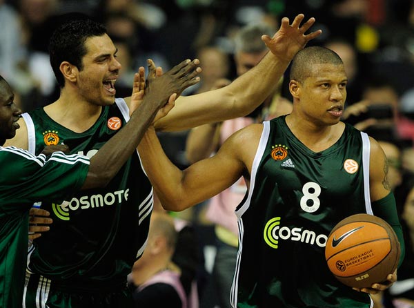 西帅的第一次主场执教，他感谢所有球迷的支持（西帅主场执教首秀，向全体球迷致谢）